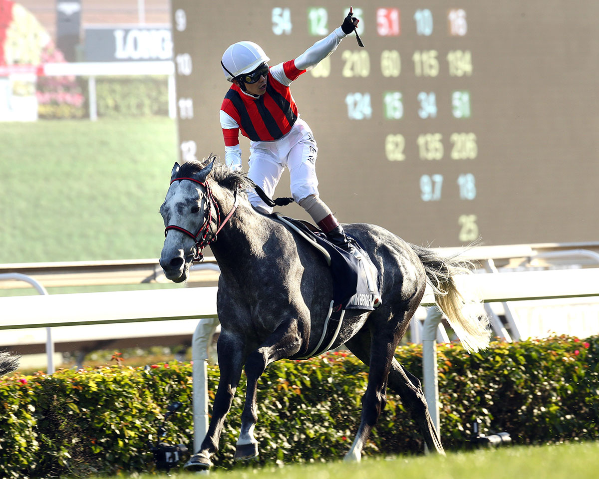 Win Bright and Admire Mars shoot for a LONGINES HKIR repeat