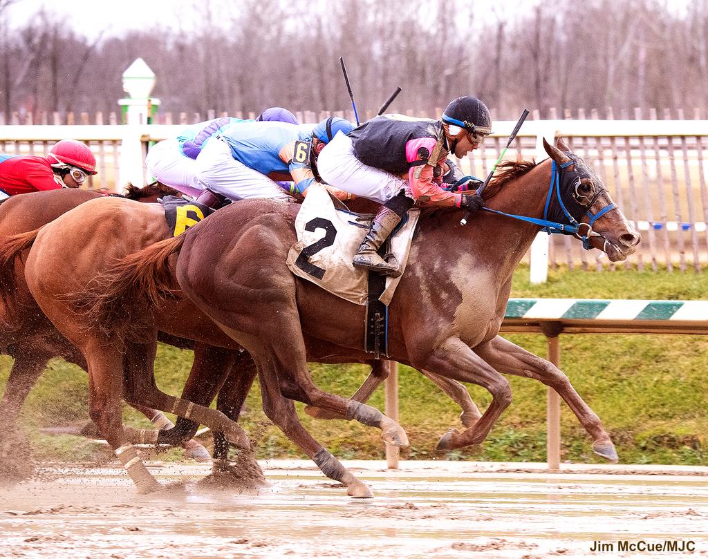 Malibu Moonshine battles for the win. (Jim McCue/MJC)