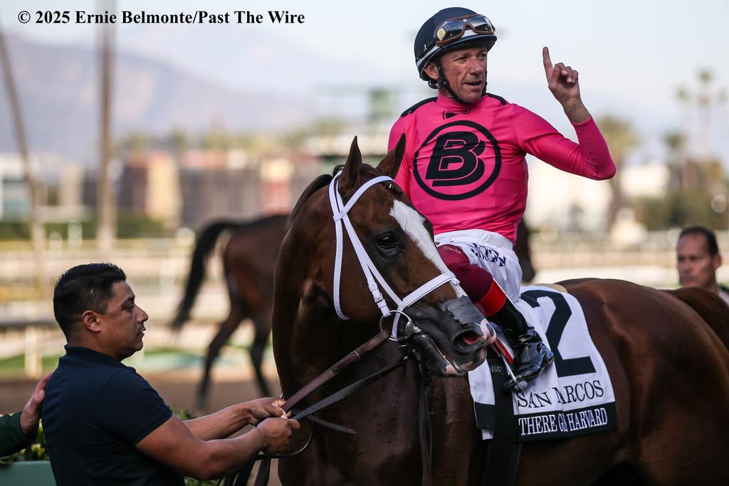 There Goes Harvard and Dettori take them all the way in the GIII, $100,000 San Marcos Stakes. (Ernie Belmonte/Past The Wire) 