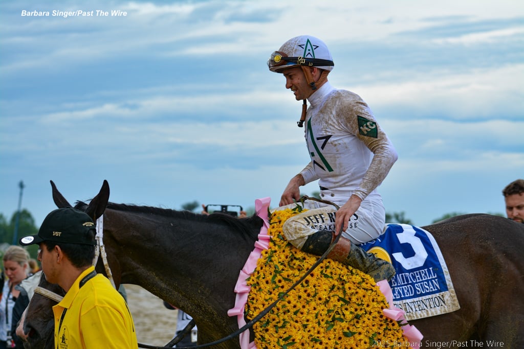 Flavien Prat and Margie's Intentions carry the blanket of Blarked-eyed Susans. (Barbara Singer/Past The Wire)