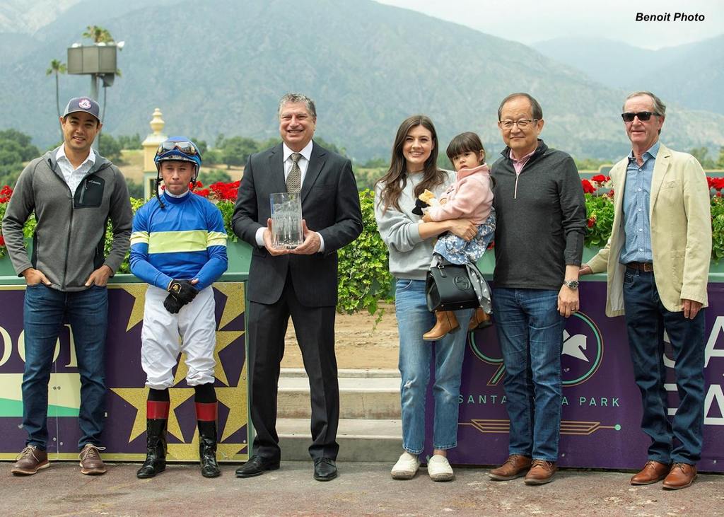Happy connections. (Benoit Photo)