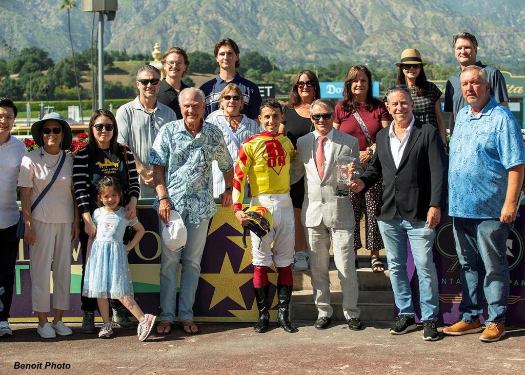 Happy Connections. (Benoit Photo)