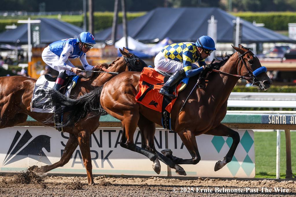 Cash Call scoring the Summertime Oaks. (Ernie Belmonte/Past The Wire)