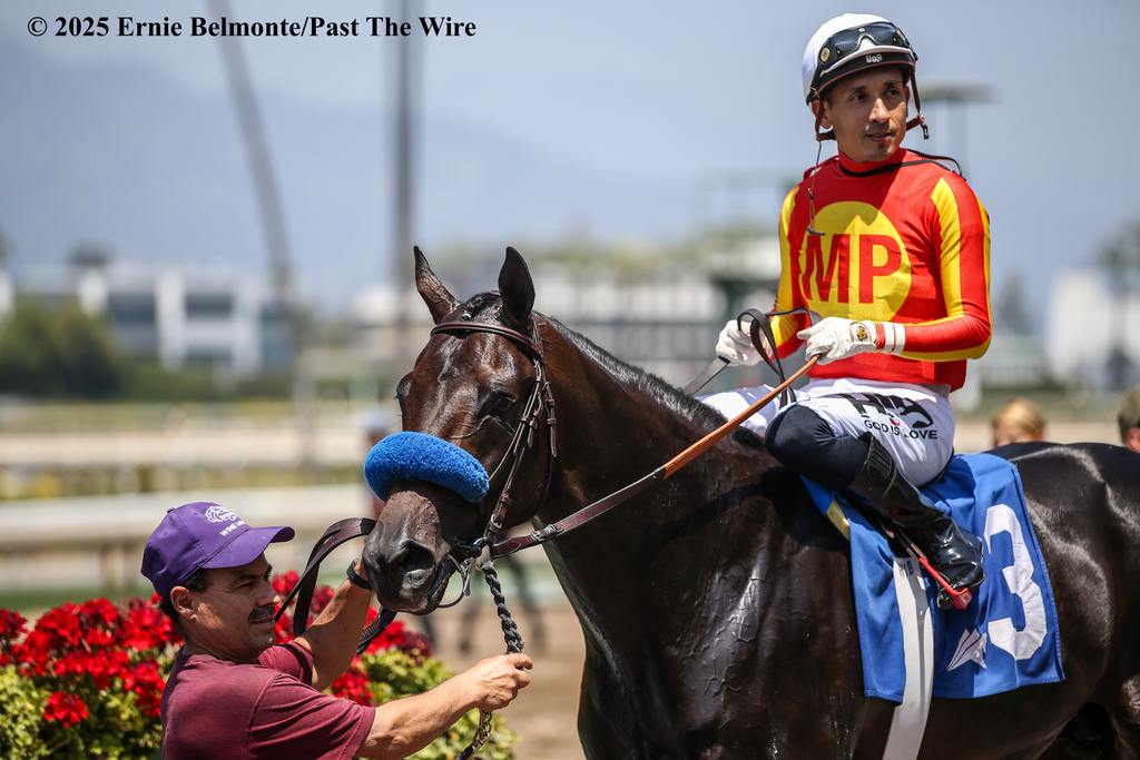 Hector Berrios aboard Gaming. (Ernie Belmonte/Past The Wire)