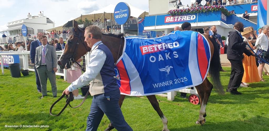 Minnie Hauk and Pat Keating leave the Epsom winner's circle. (Breandán Ó hUallacháin photo)