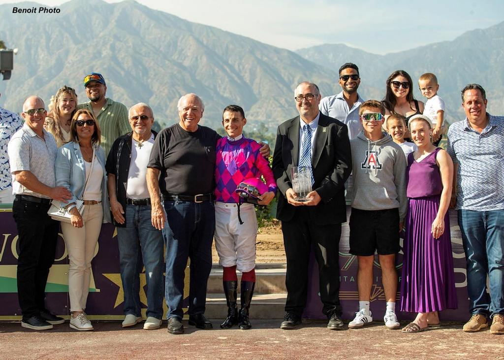 Happy Connections. (Benoit Photo)