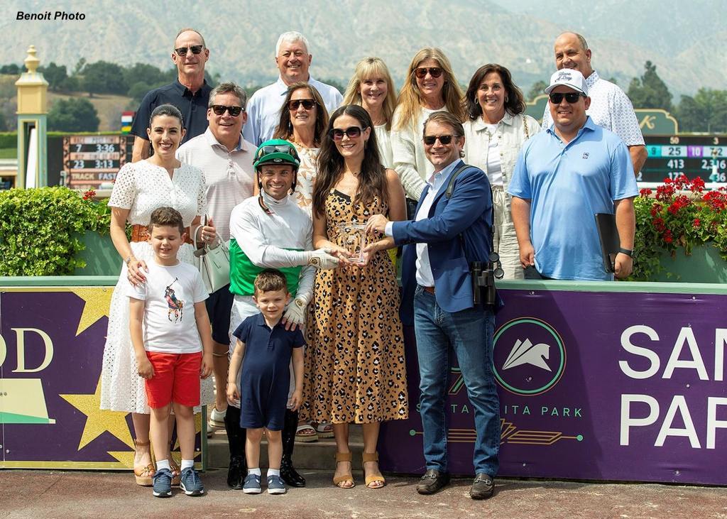 Happy connections. (Benoit Photo)