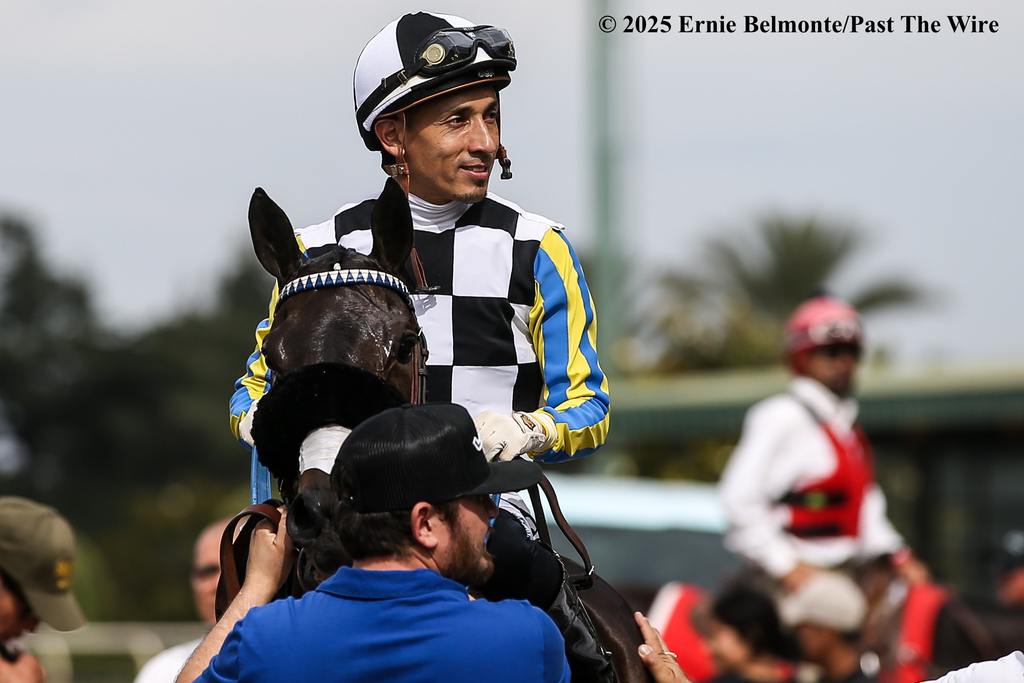 Super Shine and Berrios head to the winner’s circle. (Ernie Belmonte/Past The Wire)