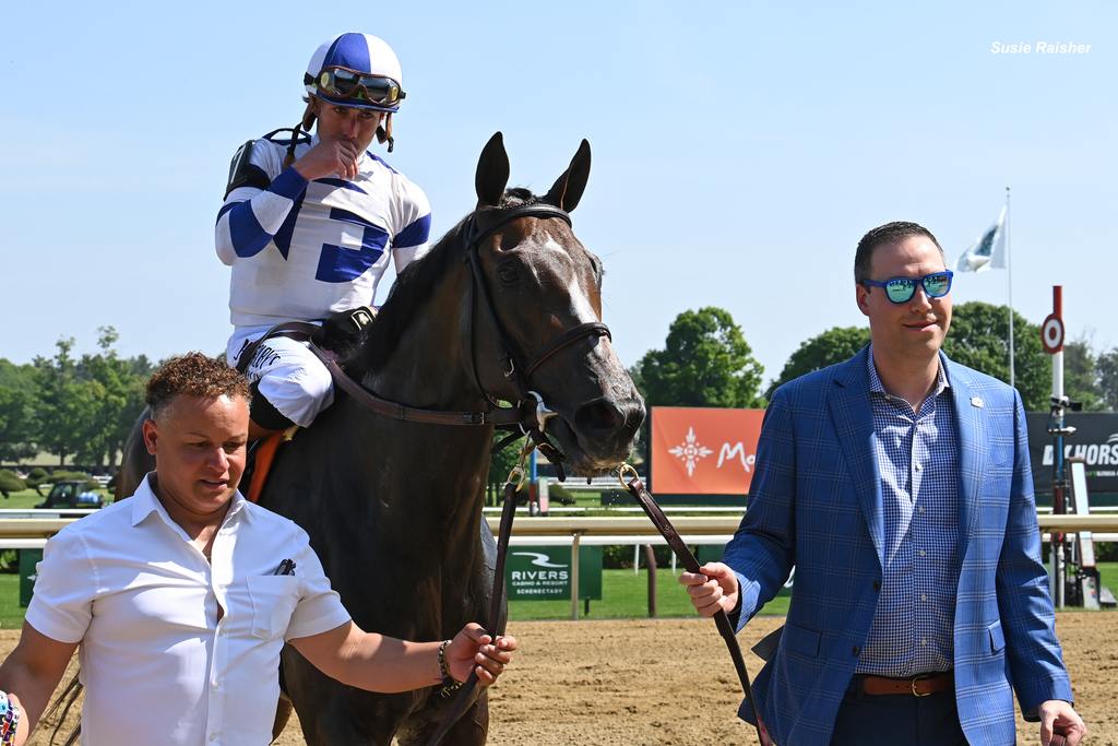 Ortiz, Jr. completed his stakes double with Kay Cup in the Bouwerie. (Susie Raisher)