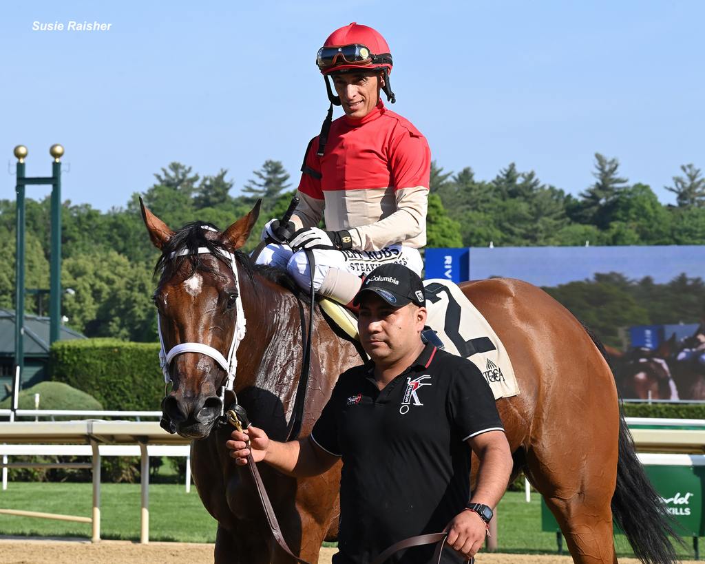 Spinning Colors gave Velazquez his second win on the day in the Mount Vernon. (Susie Raisher)