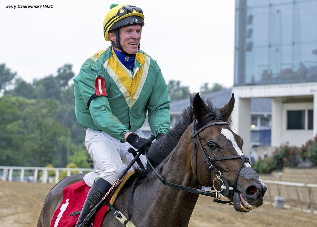 Patience paid for Gerard Galligan and Travesuras. (Jerry Szierwinski/TMC)