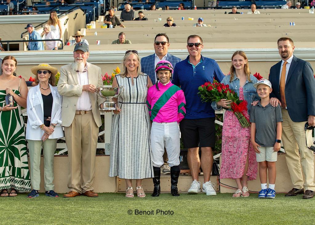Happy connections. (Benoit Photo)