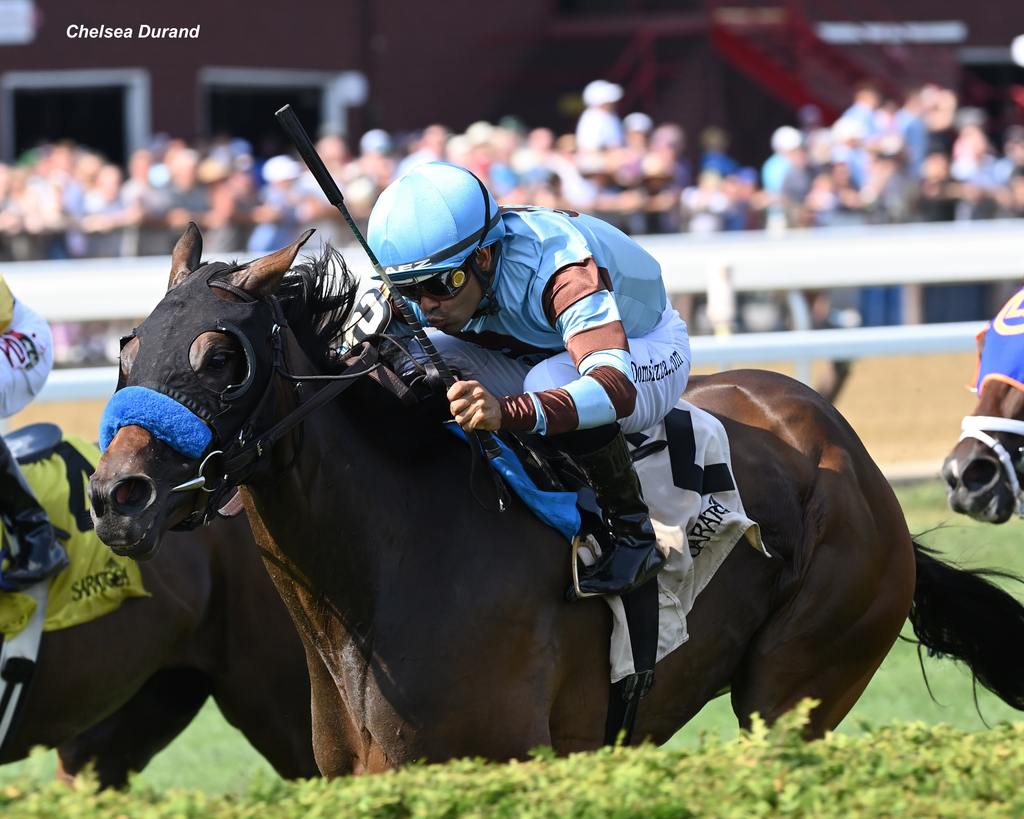 Italian Soiree moves up the rail. (Chelsea Durand)
