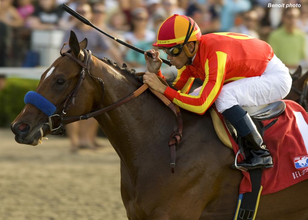 Lookin at Lucky wins the 2009 Del Mar Futurity. (Benoit Photo)