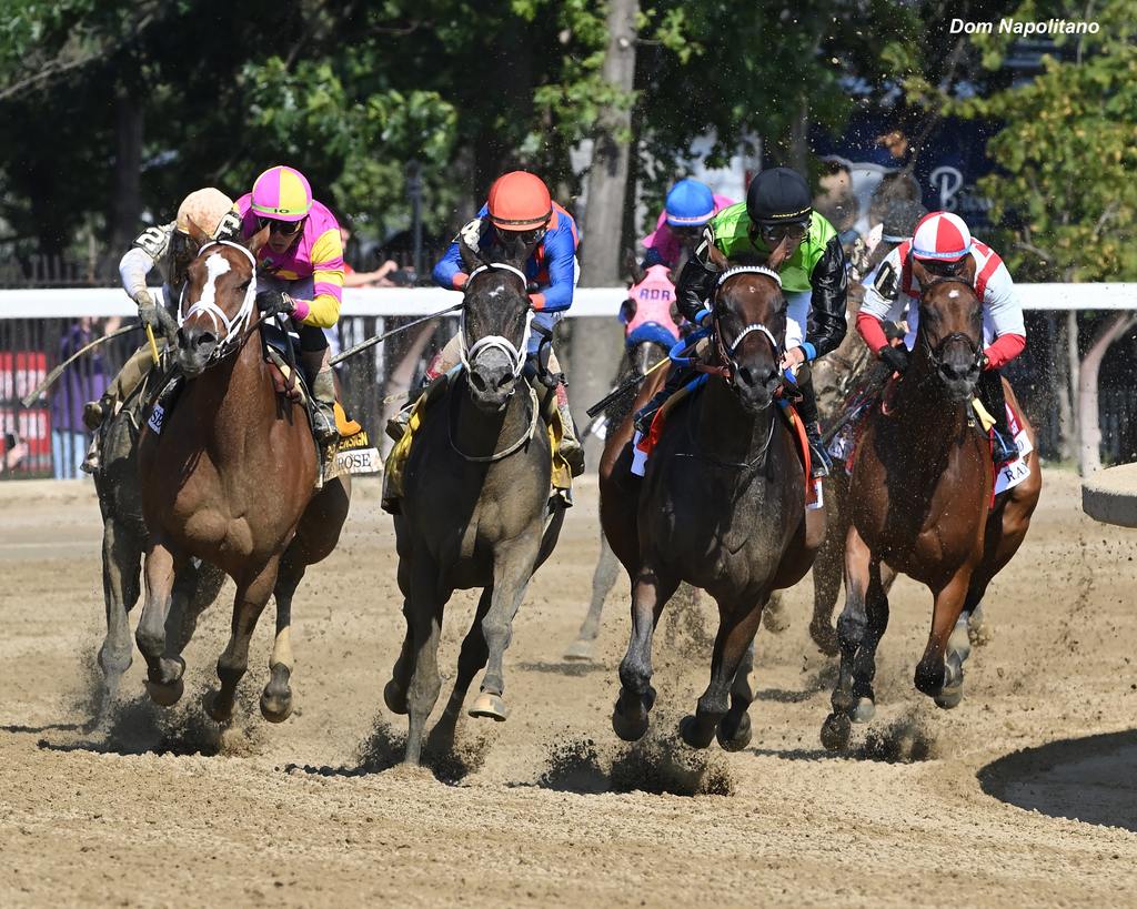 Thorpedo Anna (red cap) starting to pass the field. (Dom Napolitano)