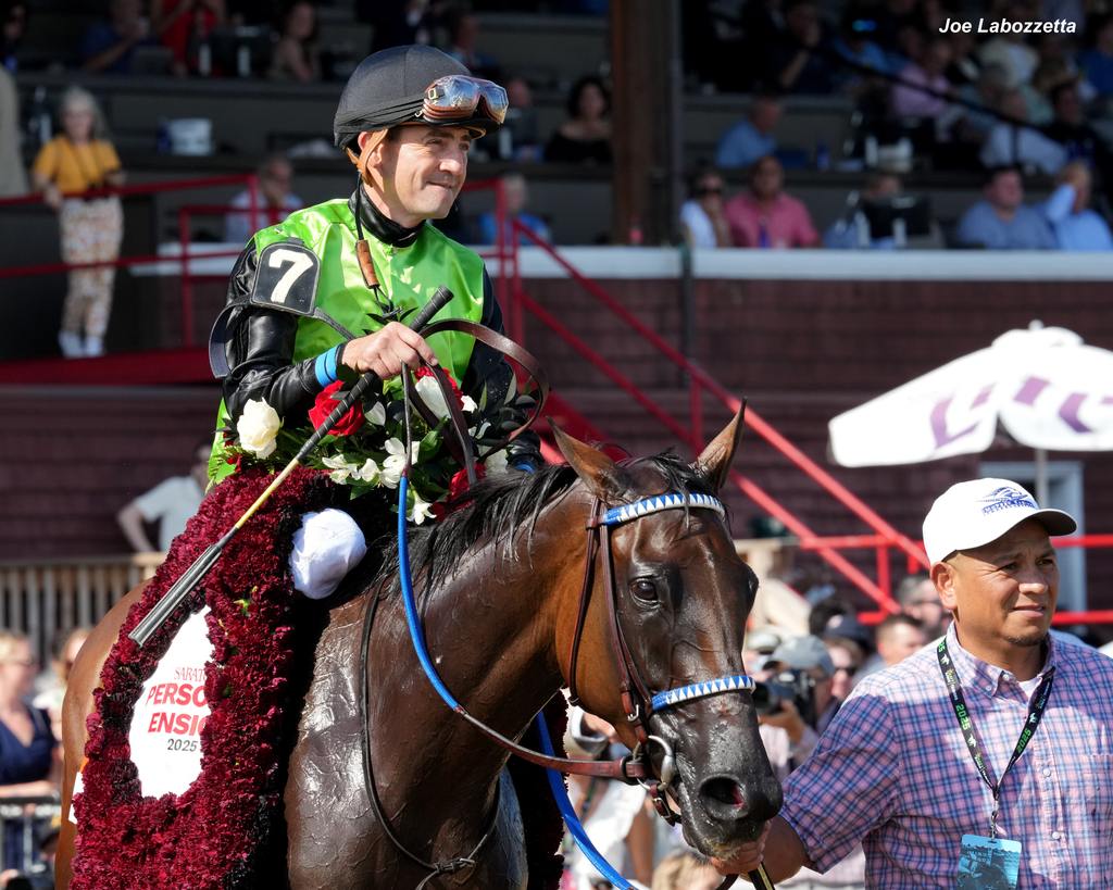 Hernandez and Thorpedo Anna after their victory. (Joe Labozzetta)