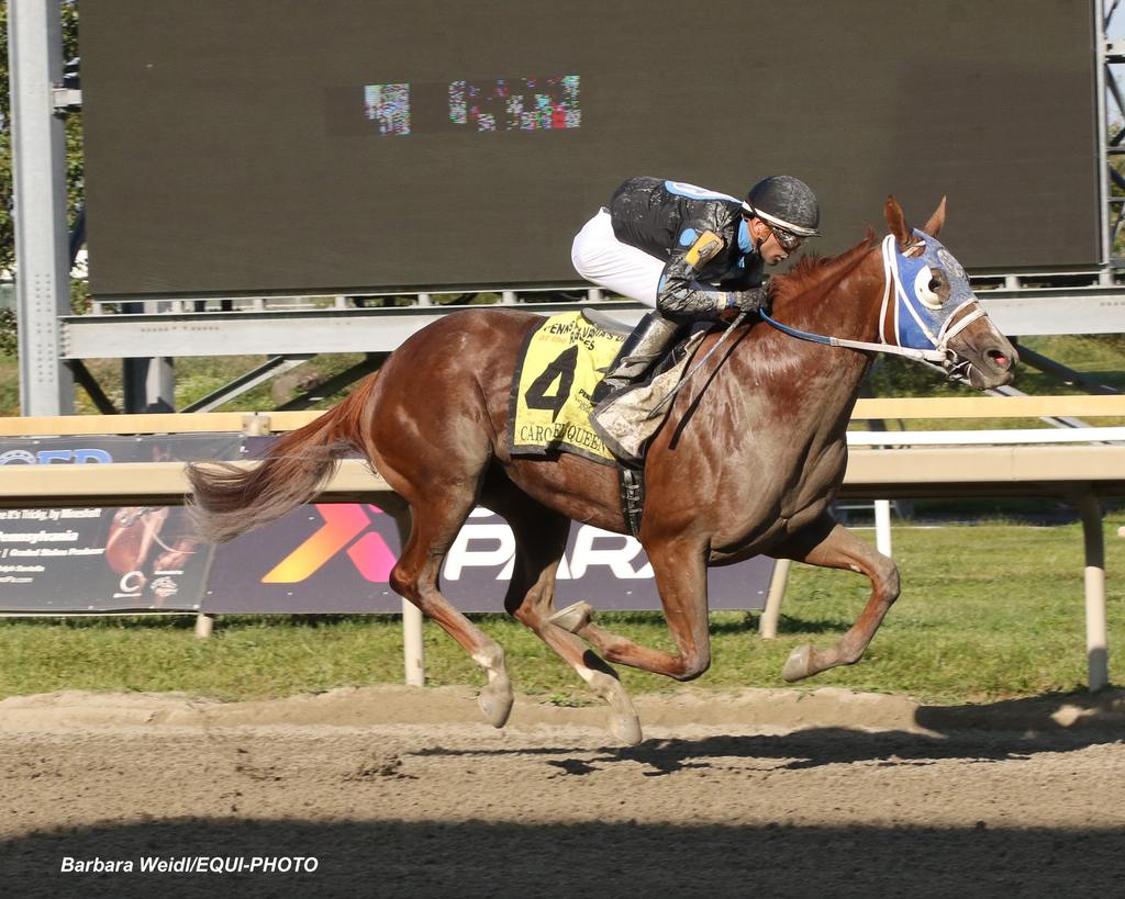 Carousel Queen #4 ridden by Mychel Sanchez sails to victory. (Barbara Weidl/EQUI-PHOTO)