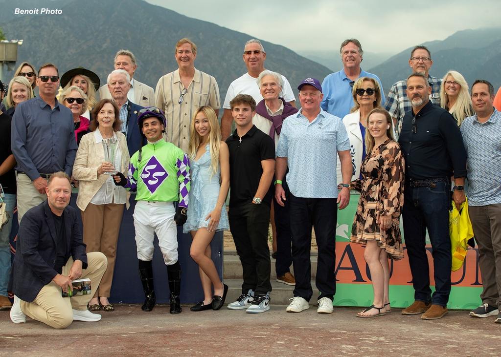 Happy Connections. (Benoit Photo)