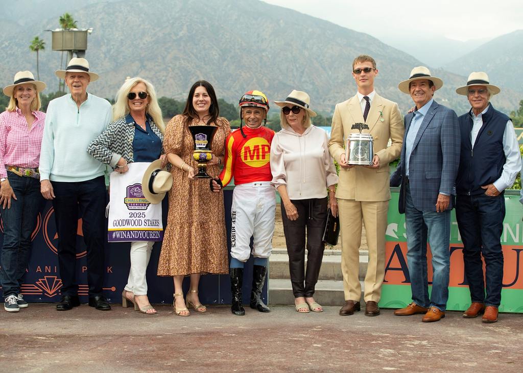 Happy Connections. (Benoit Photo)