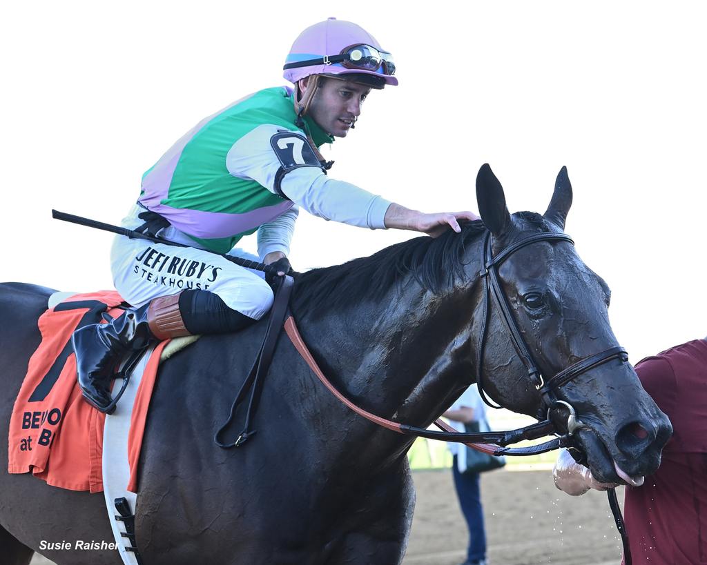 Prat congratulates his mount. (Susie Raisher)