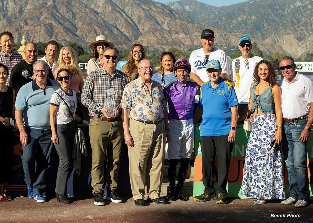 Happy Connections. (Benoit Photo)