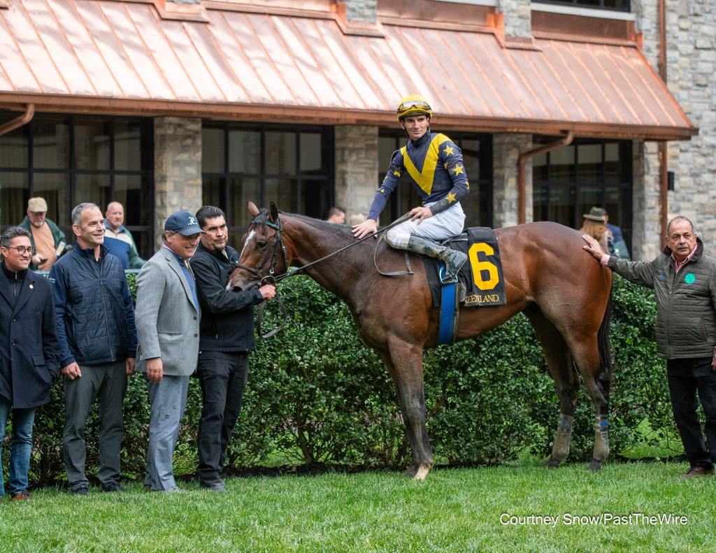 In the winner's circle. (Courtney Snow/Past The Wire)