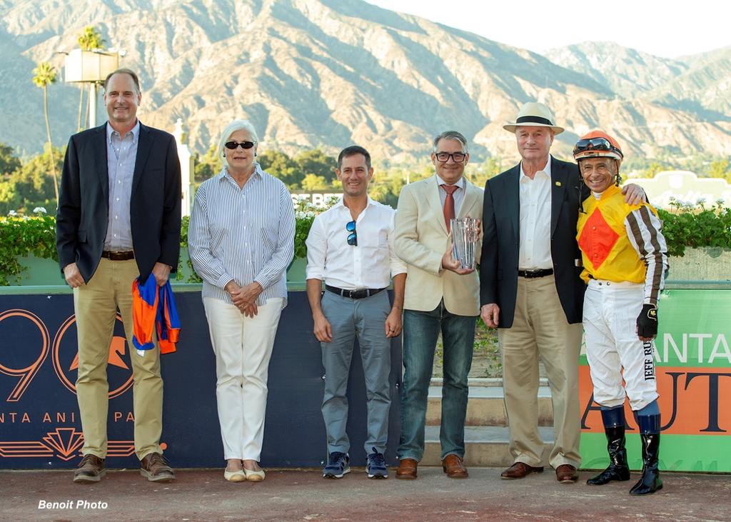 Happy Connections. (Benoit Photo)