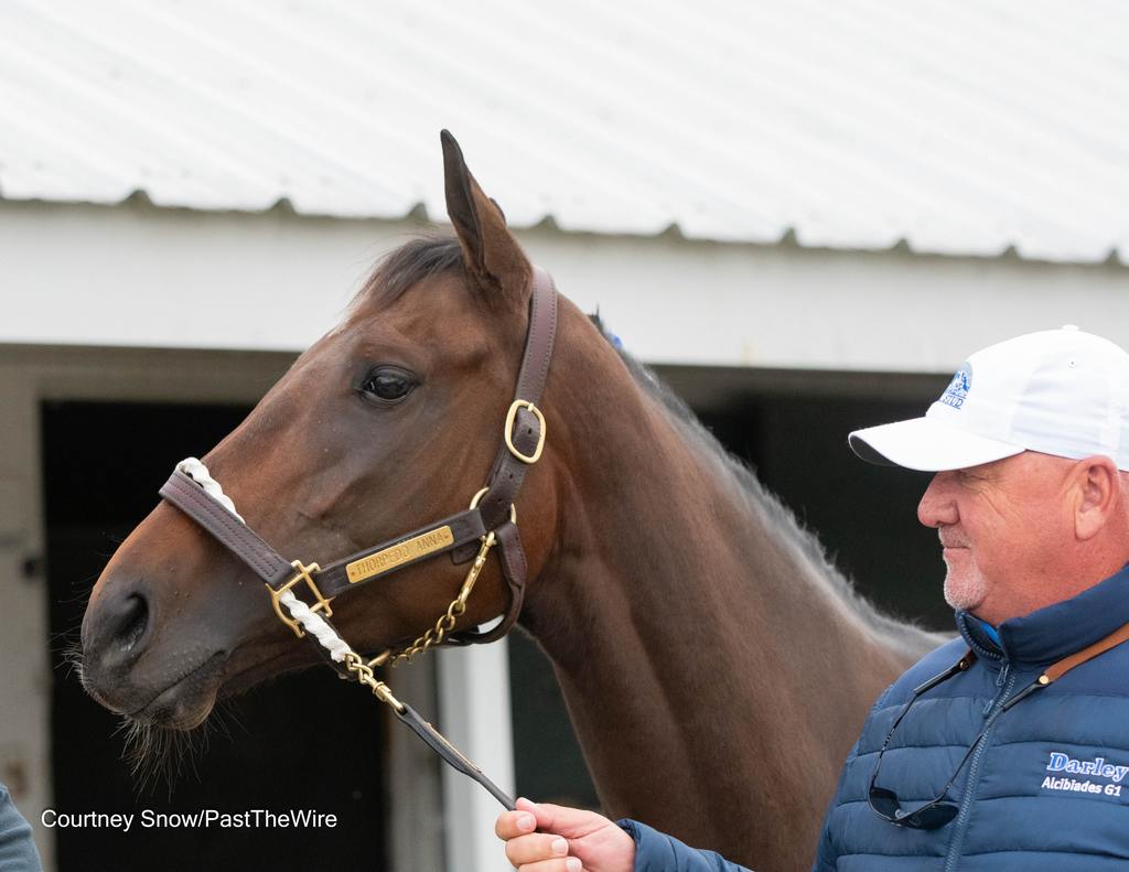 Trainer McPeek and his beautiful filly, Thorpedo Anna. (Courtney Snow/Past The Wire)