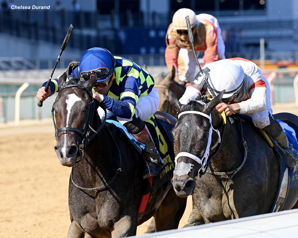Rileytole (rail) and Iron Orchard linked up for the final sixteenth in an intense duel. (Chelsea Durand)