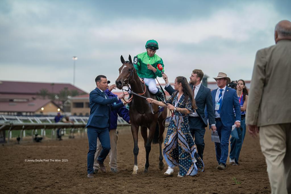 Off to the winner's circle. (Jenny Doyle/Past The Wire)