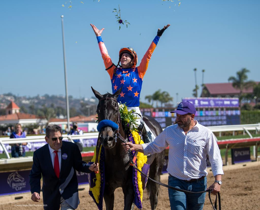 Flavien Prat celebrates Splendora's victory. (Jenny Doyle/Past The Wire)